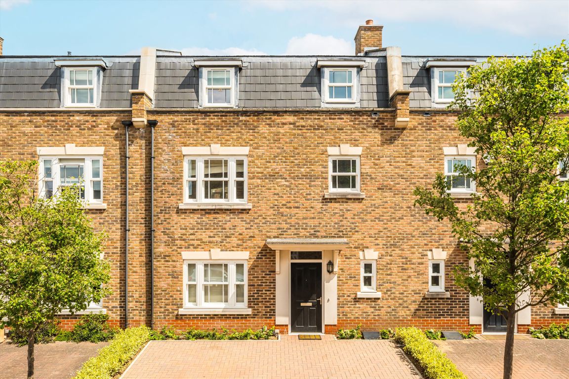 5 bedroom terraced house for sale