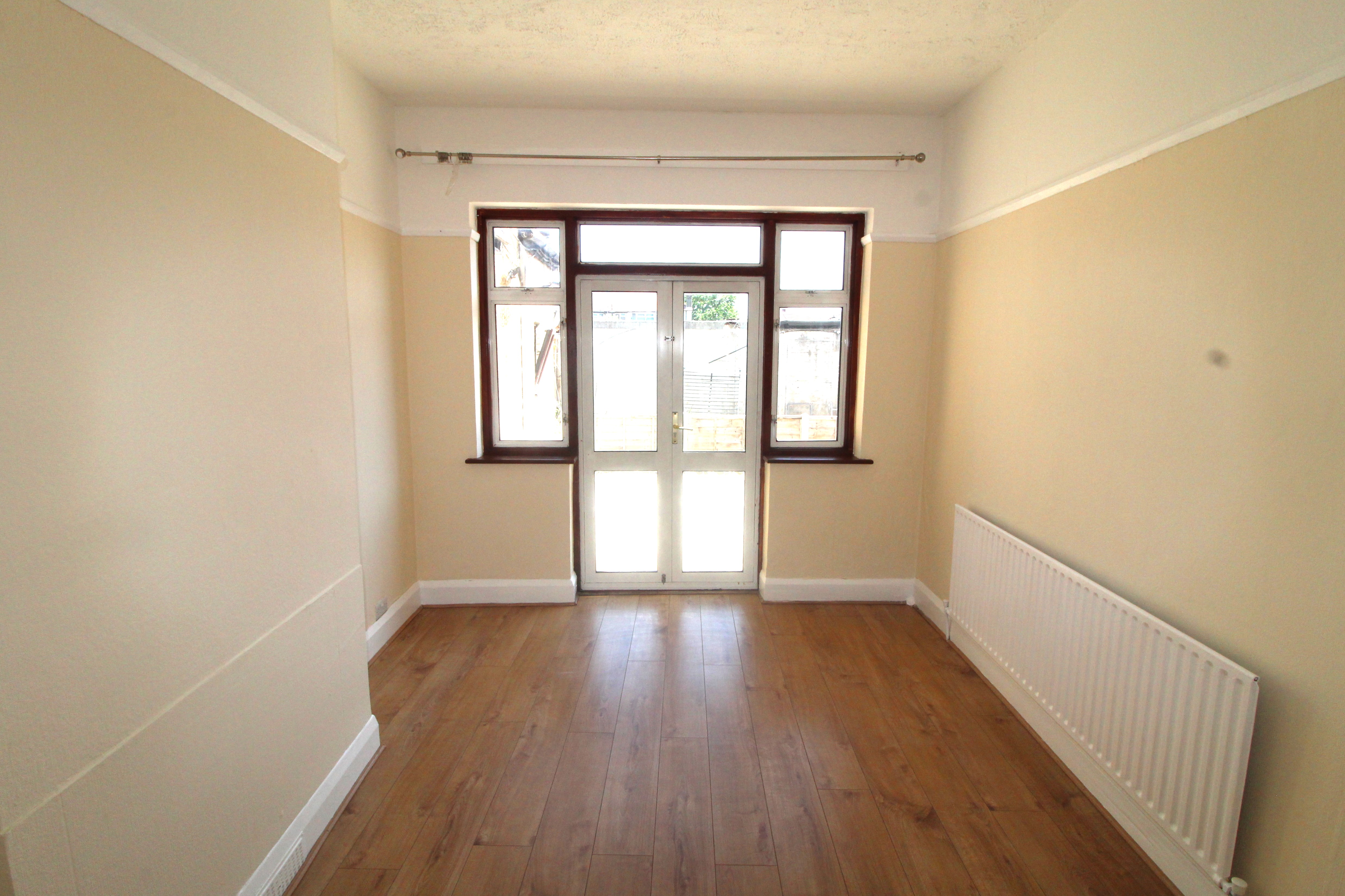 2-bed flat on North Road, Southall, £1,750/mo