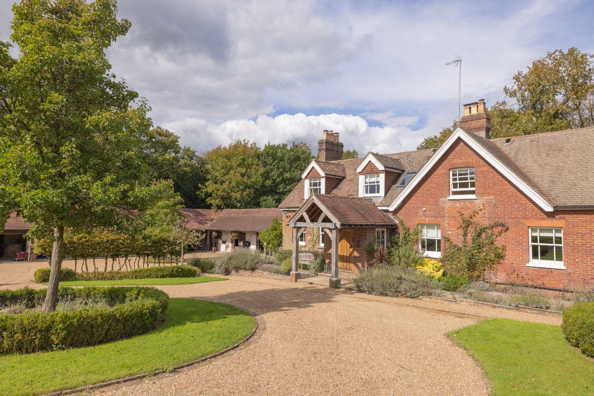 5 bedroom detached house for sale 0