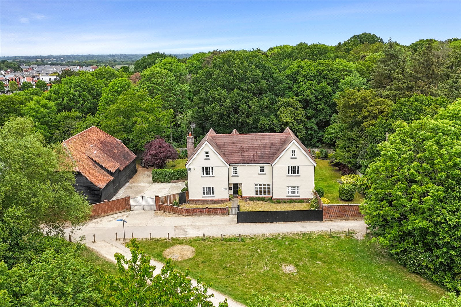 6 bedroom detached house for sale 0