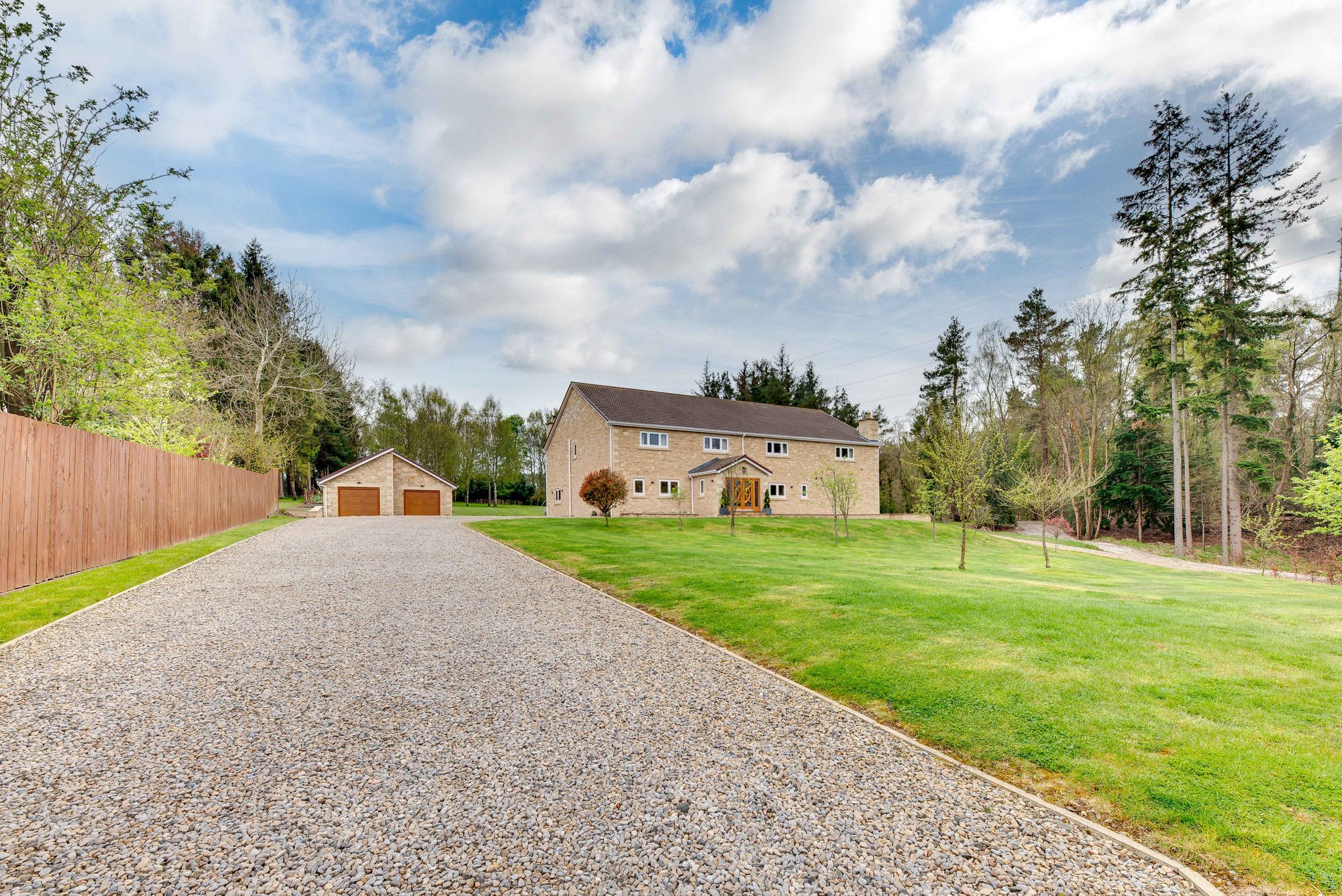 5 bedroom detached house for sale 0