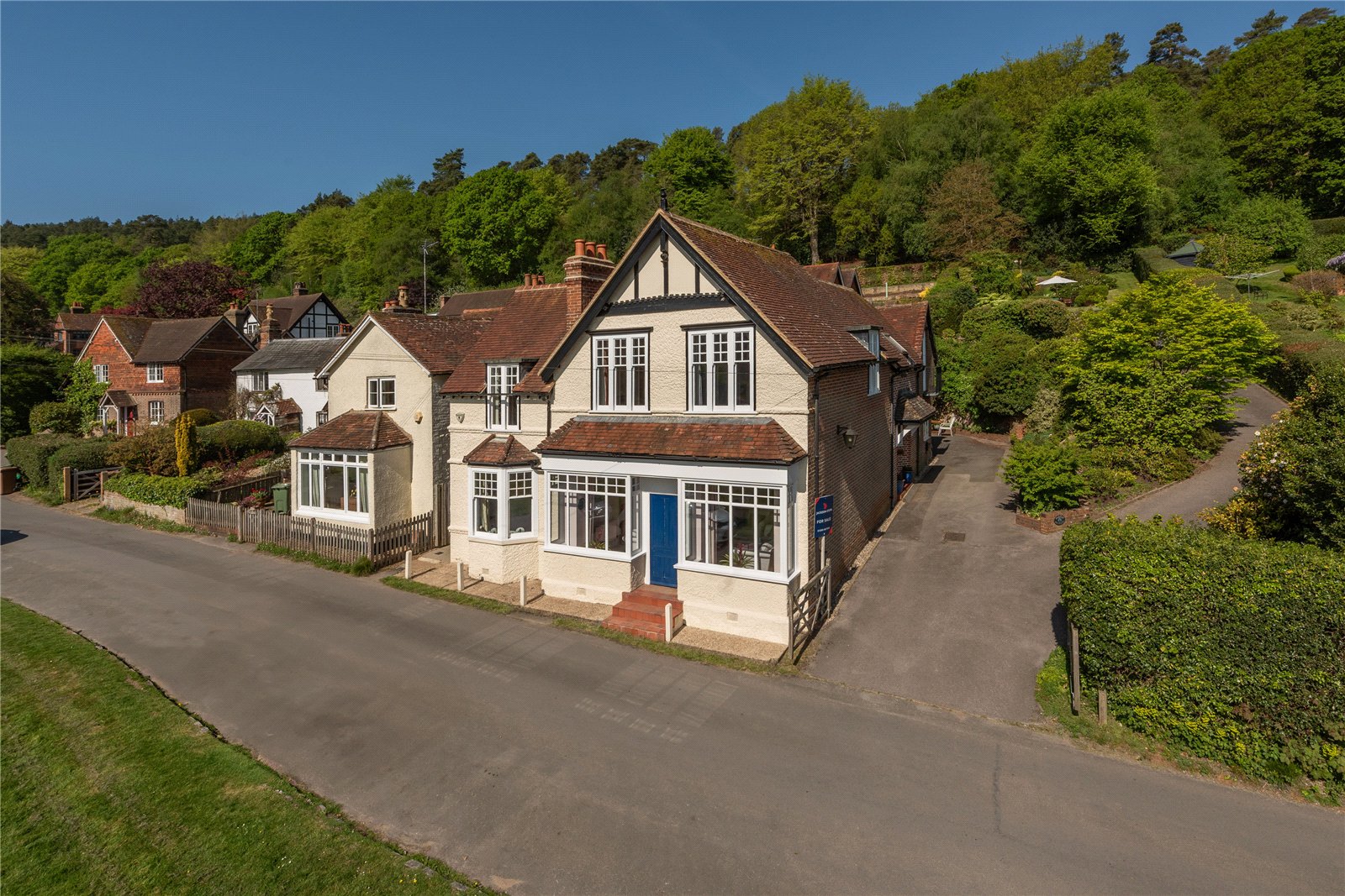 6 bedroom detached house for sale 0