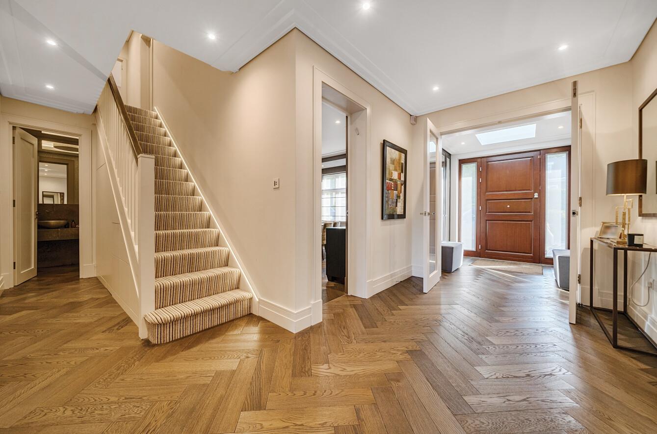 6 bedroom detached house for sale 0