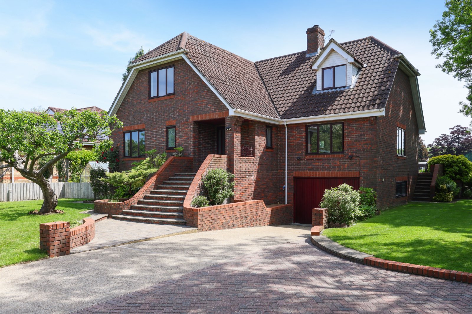4 bedroom detached house for sale 0