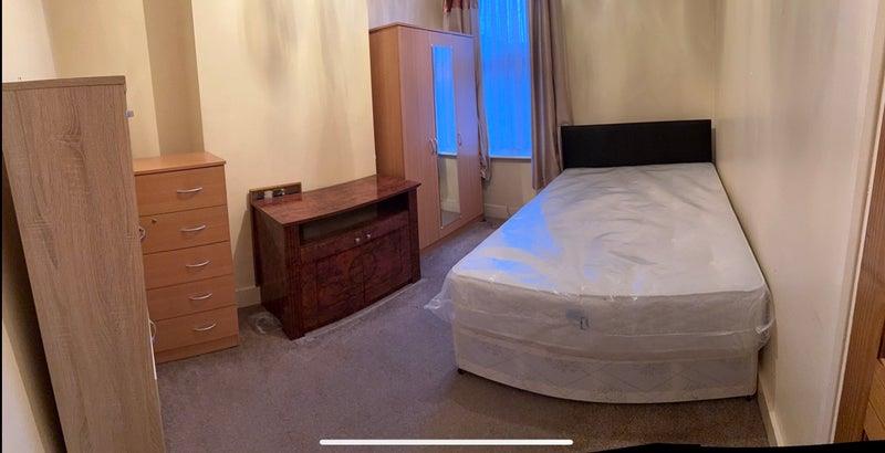 780J, Sheringham Avenue, London photo 5