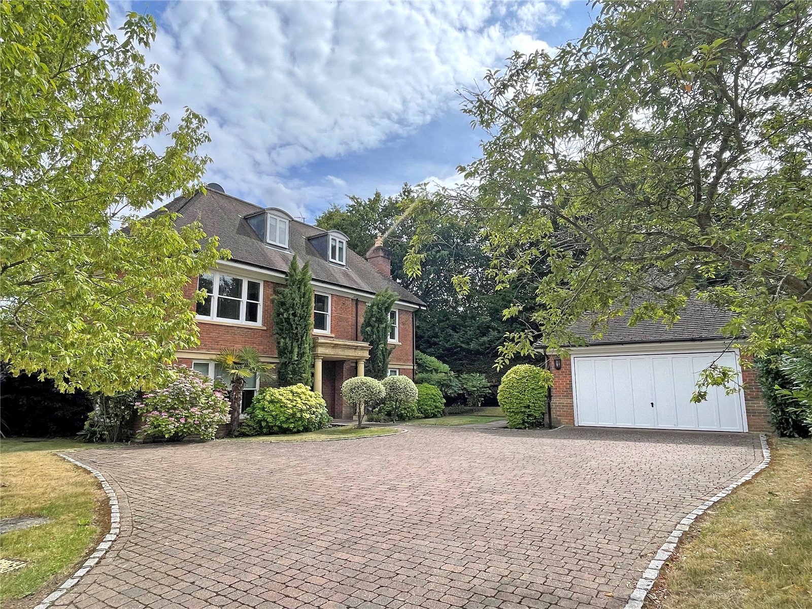 6 bedroom detached house for sale 0