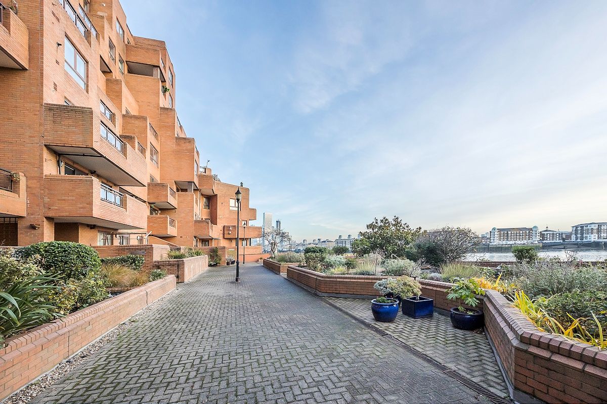 3 bedroom flat for sale 0