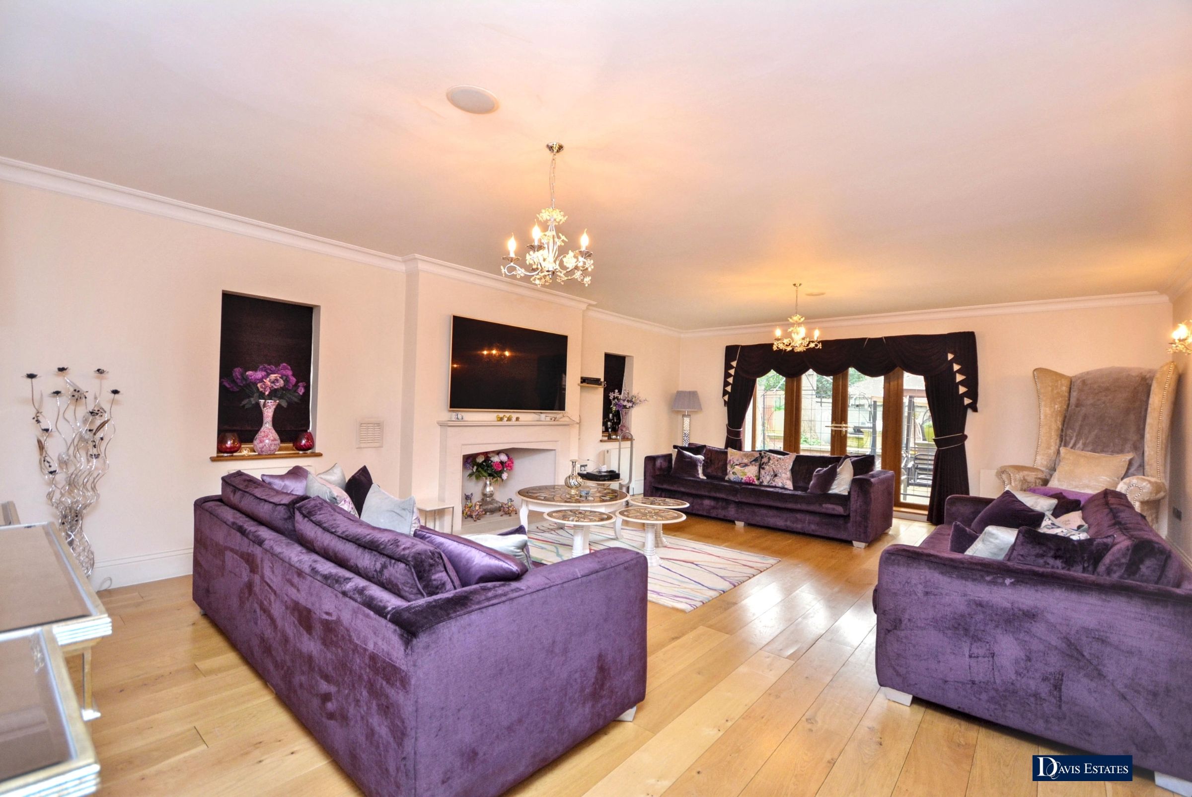 8 bedroom detached house for sale 0