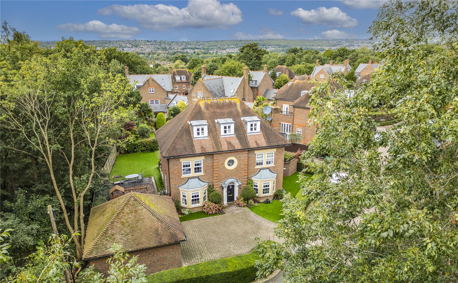 5 bedroom detached house for sale 0