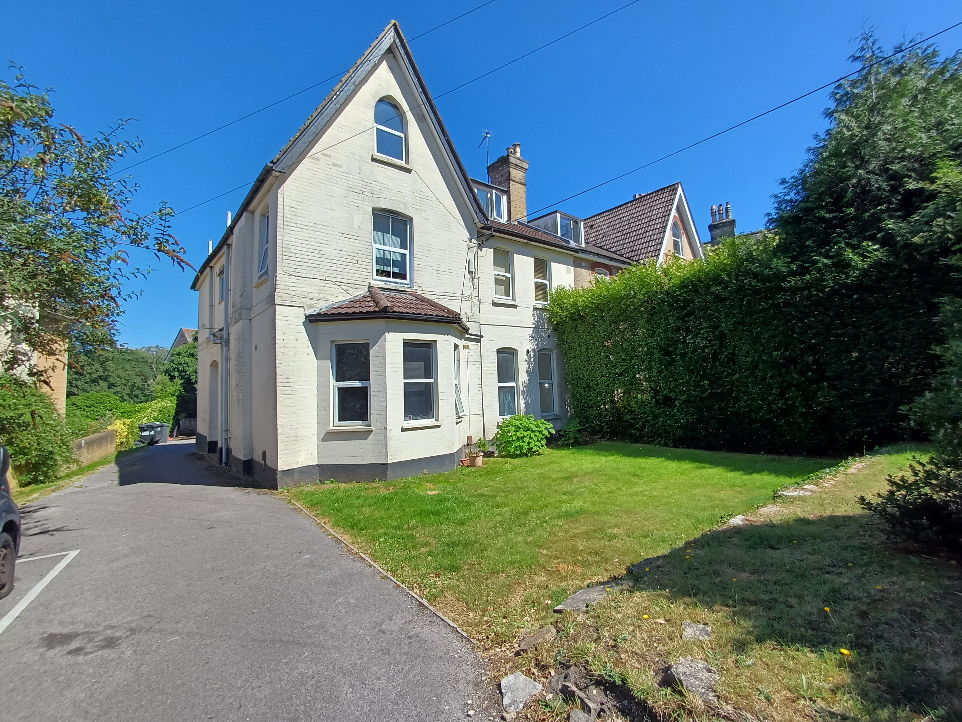 1-bed flat on Flat 2, 16, Crescent Road, Bournemouth, £825/mo