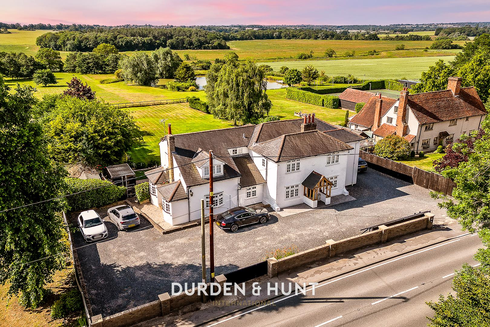 4 bedroom detached house for sale 0