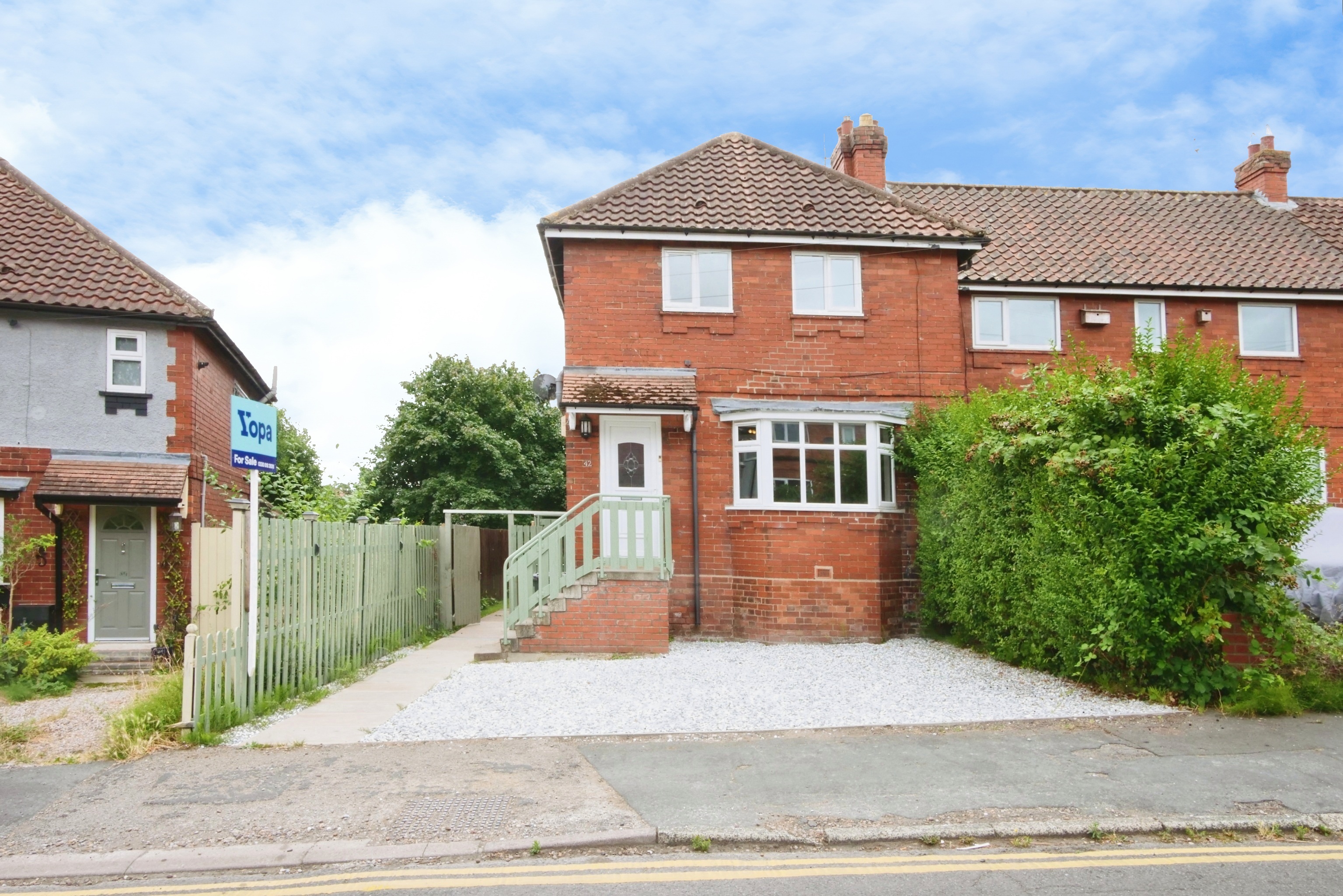 3 bed semi-detached house for sale
