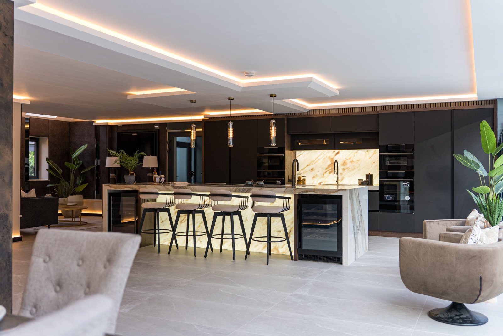 5 bedroom detached house for sale 0