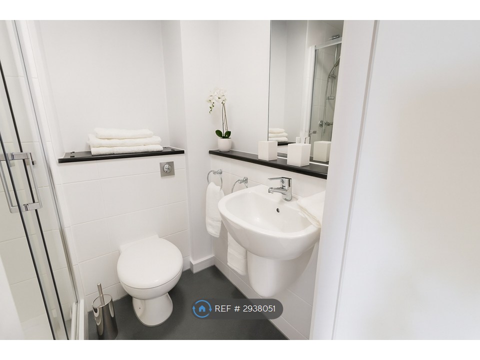 Flat, Queensland Place Chatham Place, Liverpool photo 5