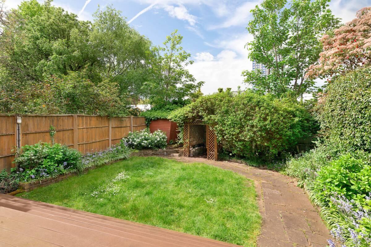 3 bedroom flat for sale 0