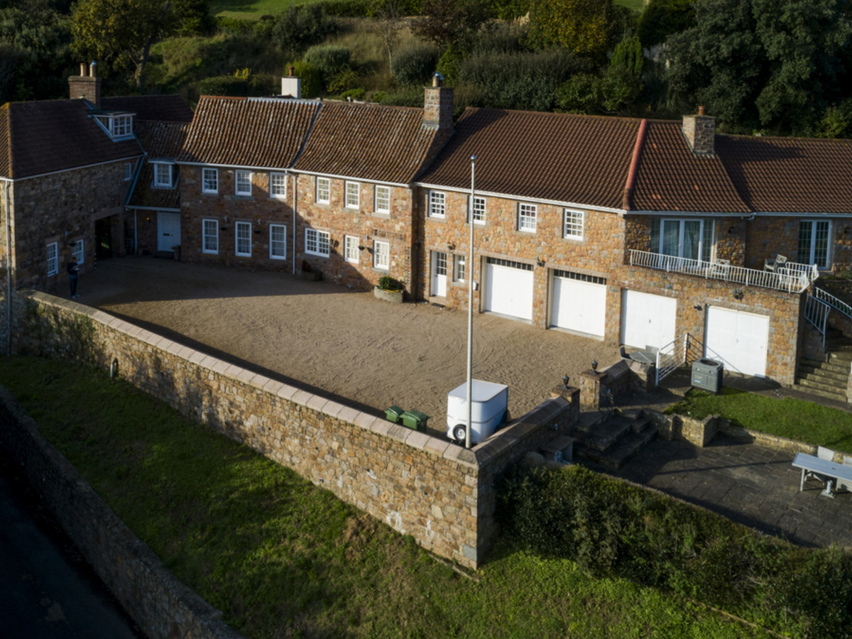 3 bedroom mews house for sale