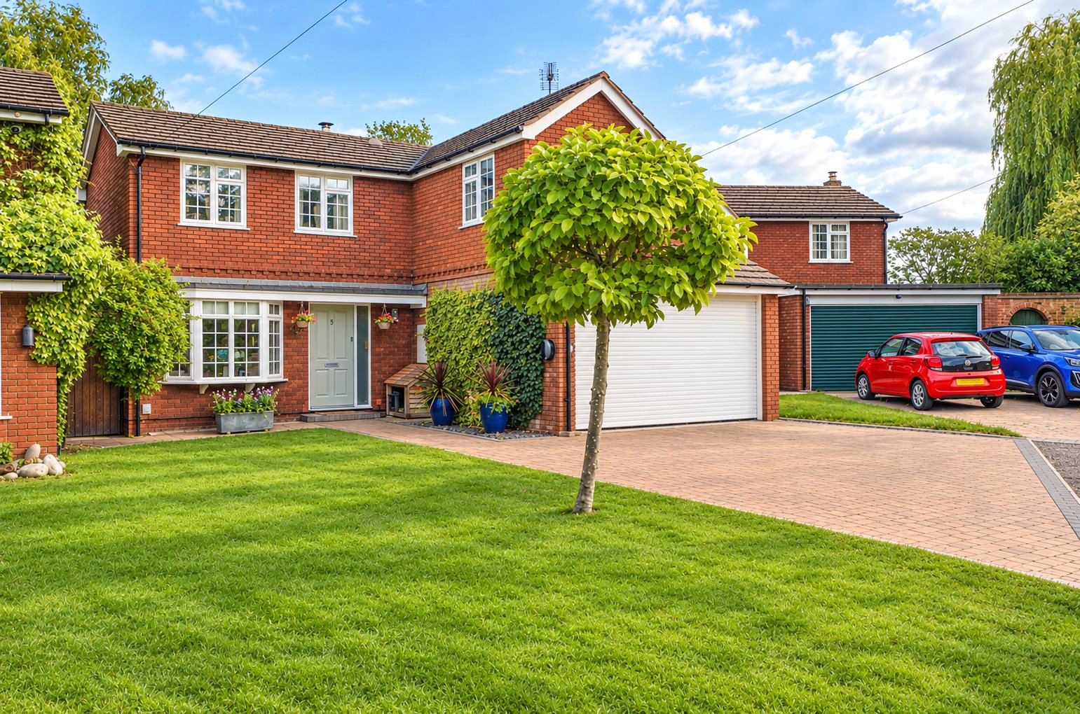 4 bed detached house for sale