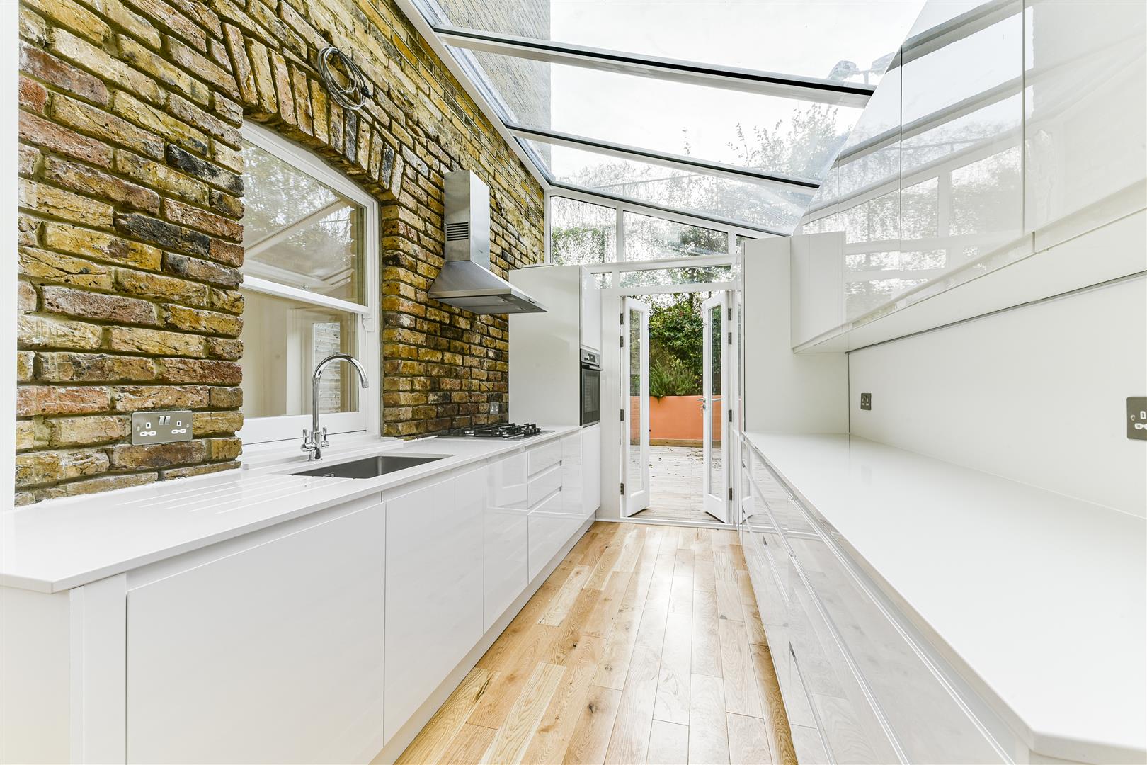 2 bedroom property for sale in London