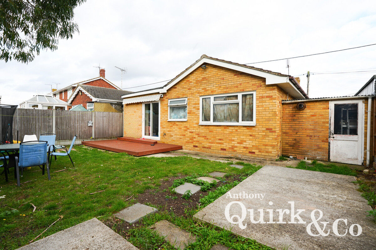 11b, Henson Avenue, Canvey Island photo 4