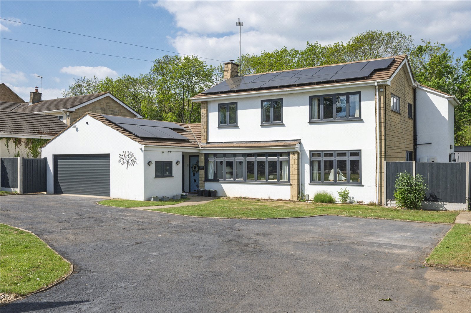 5 bedroom detached house for sale 0