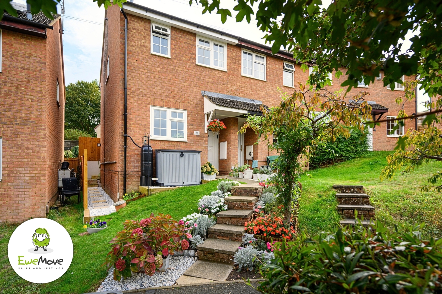 2 bed semi-detached house for sale