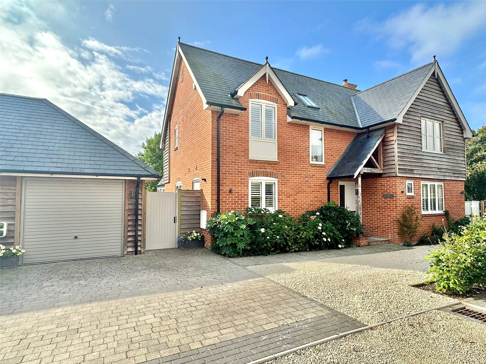 4 bedroom detached house for sale 0