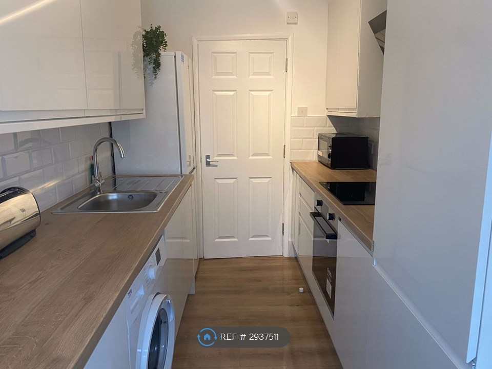Flat, Cranmer Court Richmond Road, Kingston Upon Thames photo 4