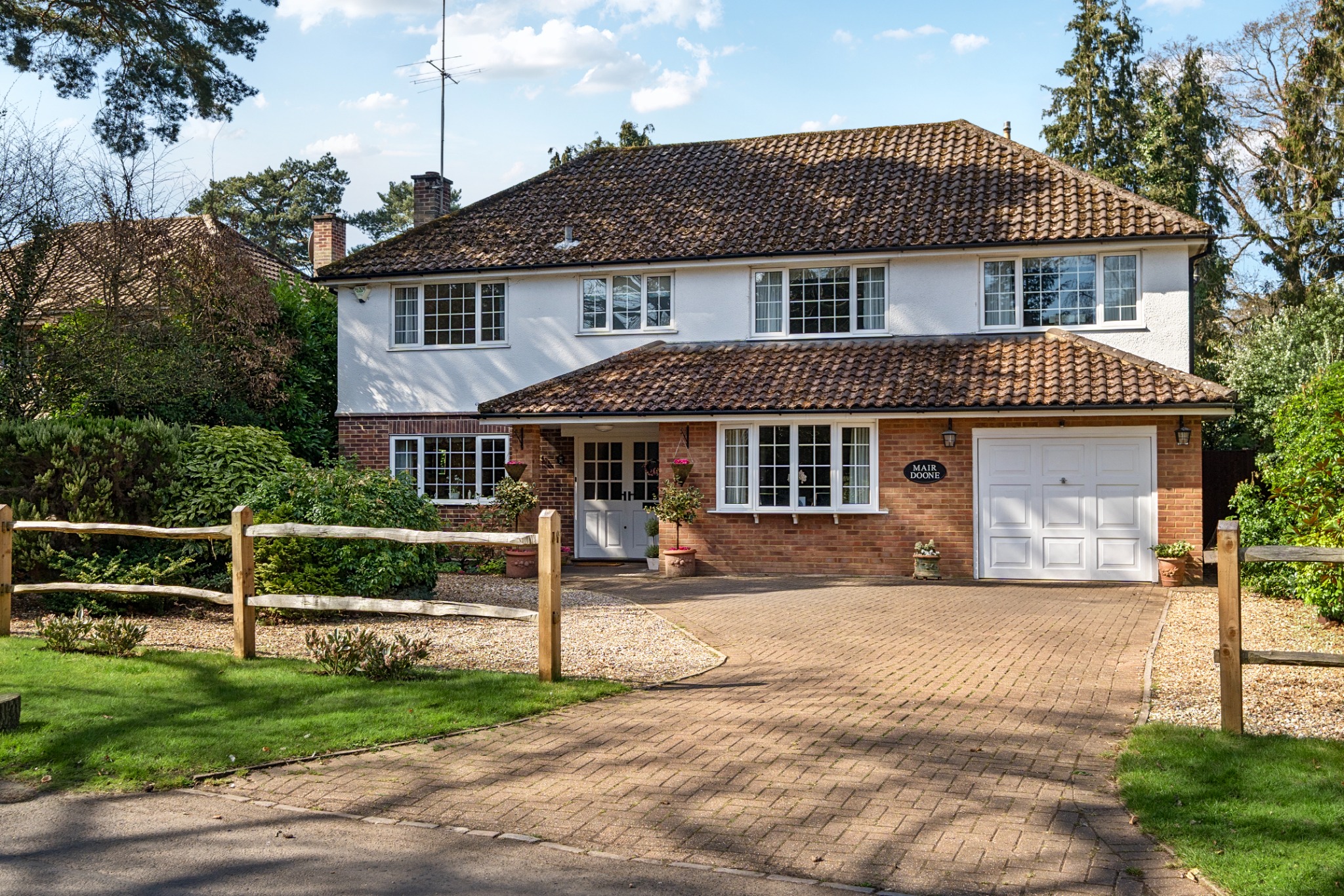 4 bedroom detached house for sale 0