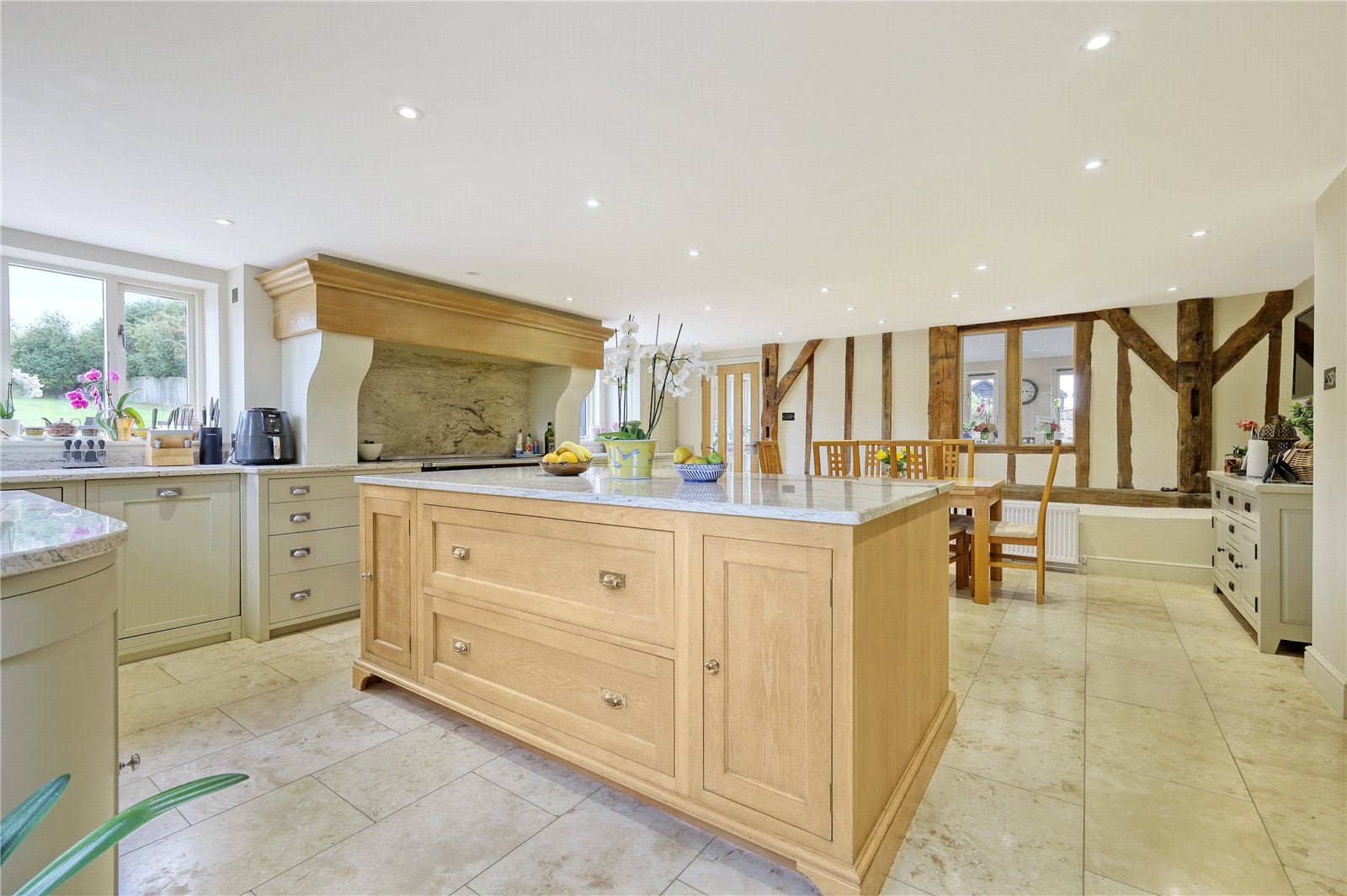 6 bedroom detached house for sale 0