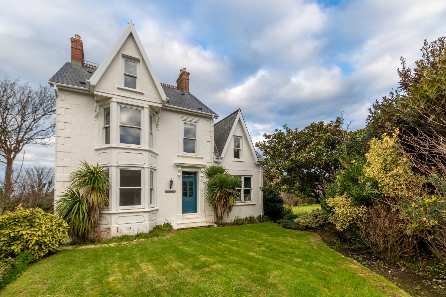 5 bedroom detached house for sale 0