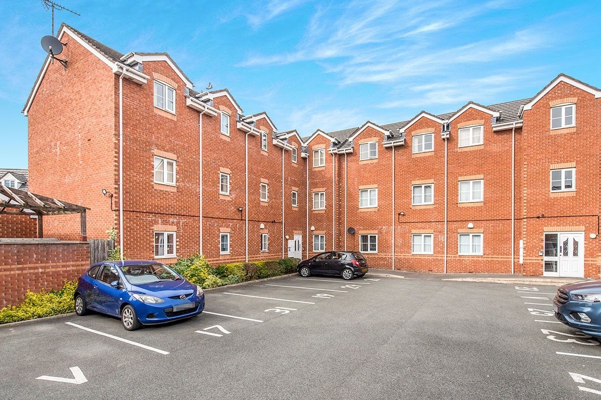 2 Bedrooms Flat for sale in Cygnet Gardens, St. Helens WA9