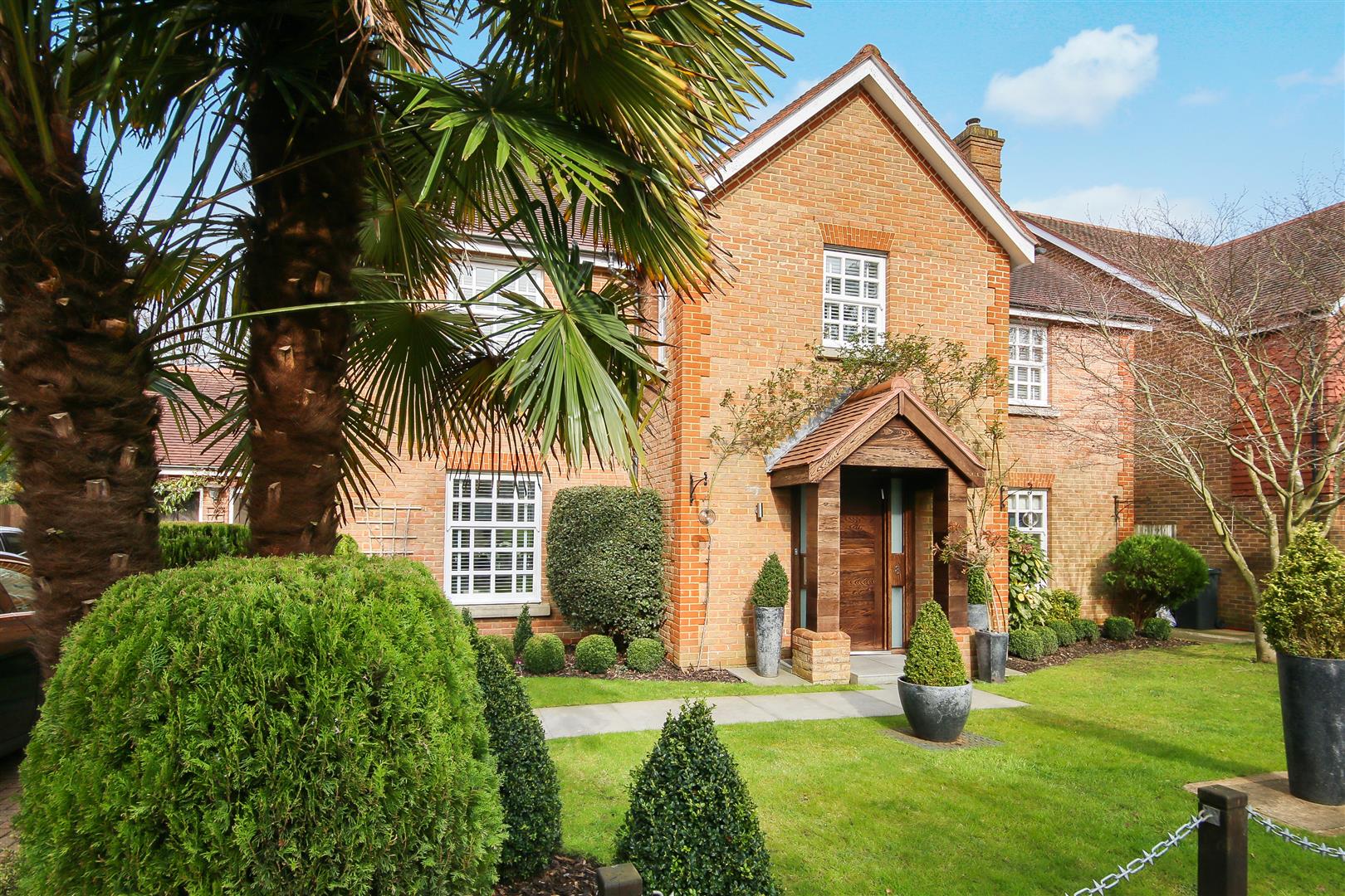 4 bedroom detached house for sale 0