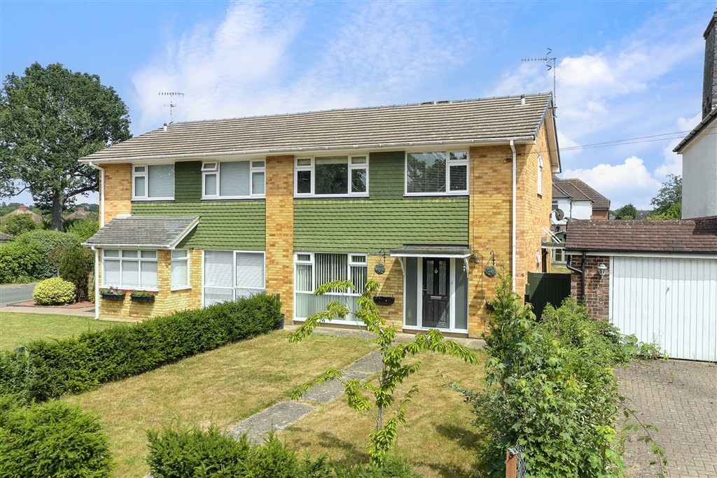 3 bed semi-detached house for sale