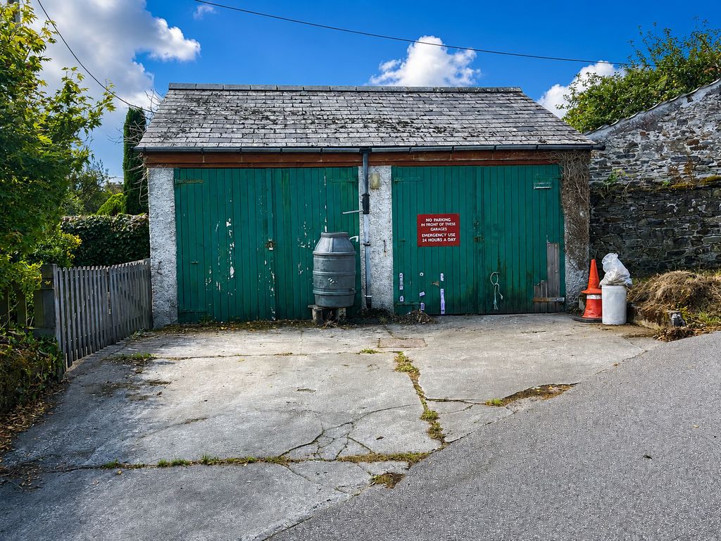 Garages at, Hillside Gardens, Lostwithiel photo 3