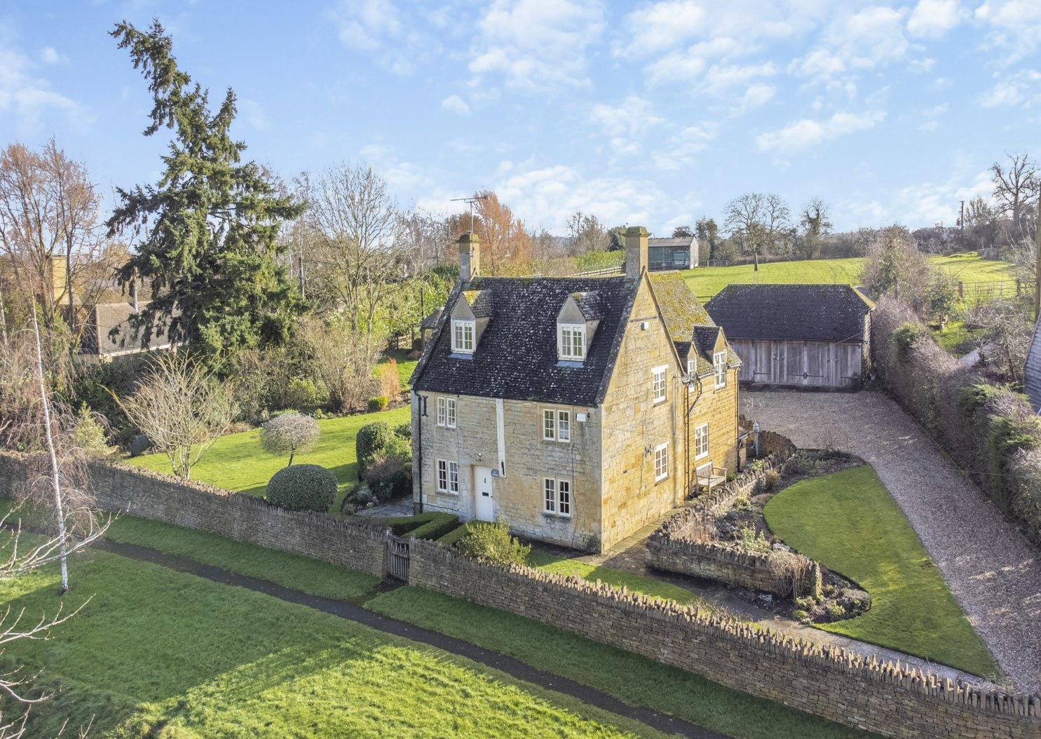 4 bedroom detached house for sale 0