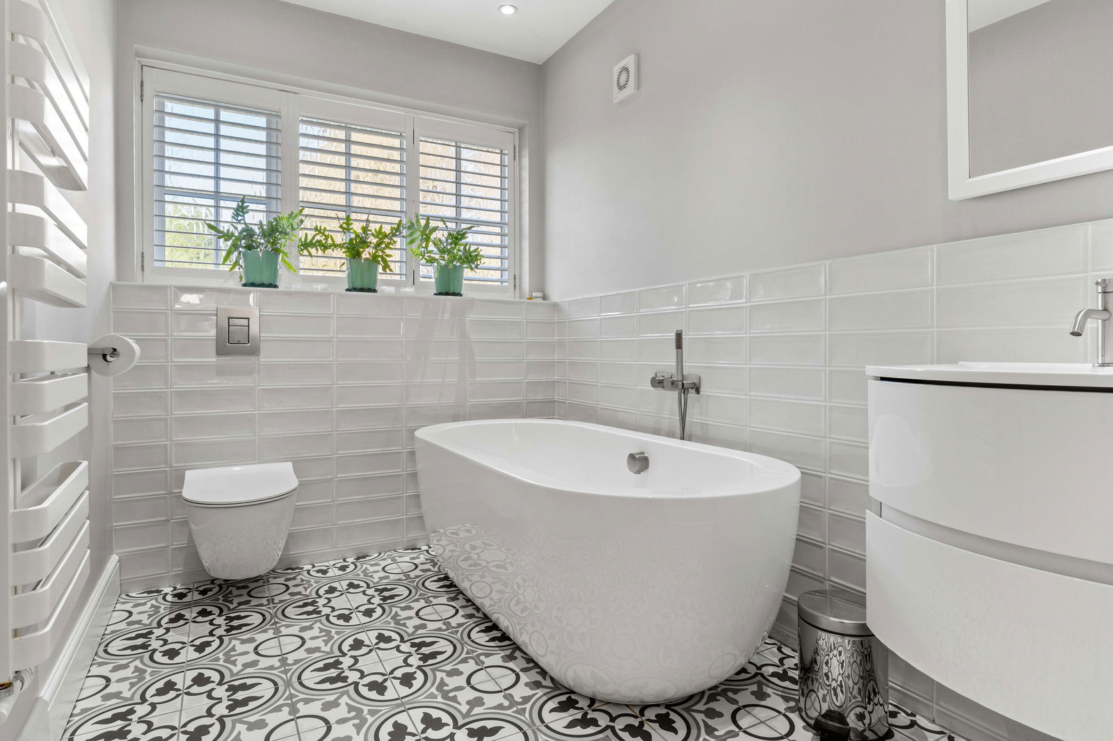 4 bedroom detached house for sale 0