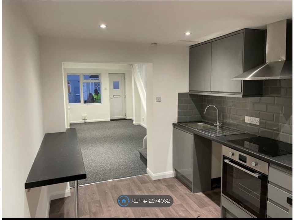 Upminster Road South, Rainham photo 5