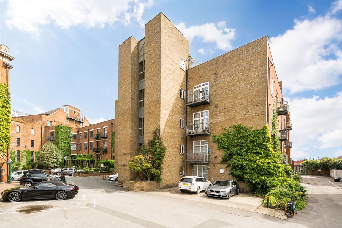 Flat 208, Foundry House, 47, Morris Road, London photo 2