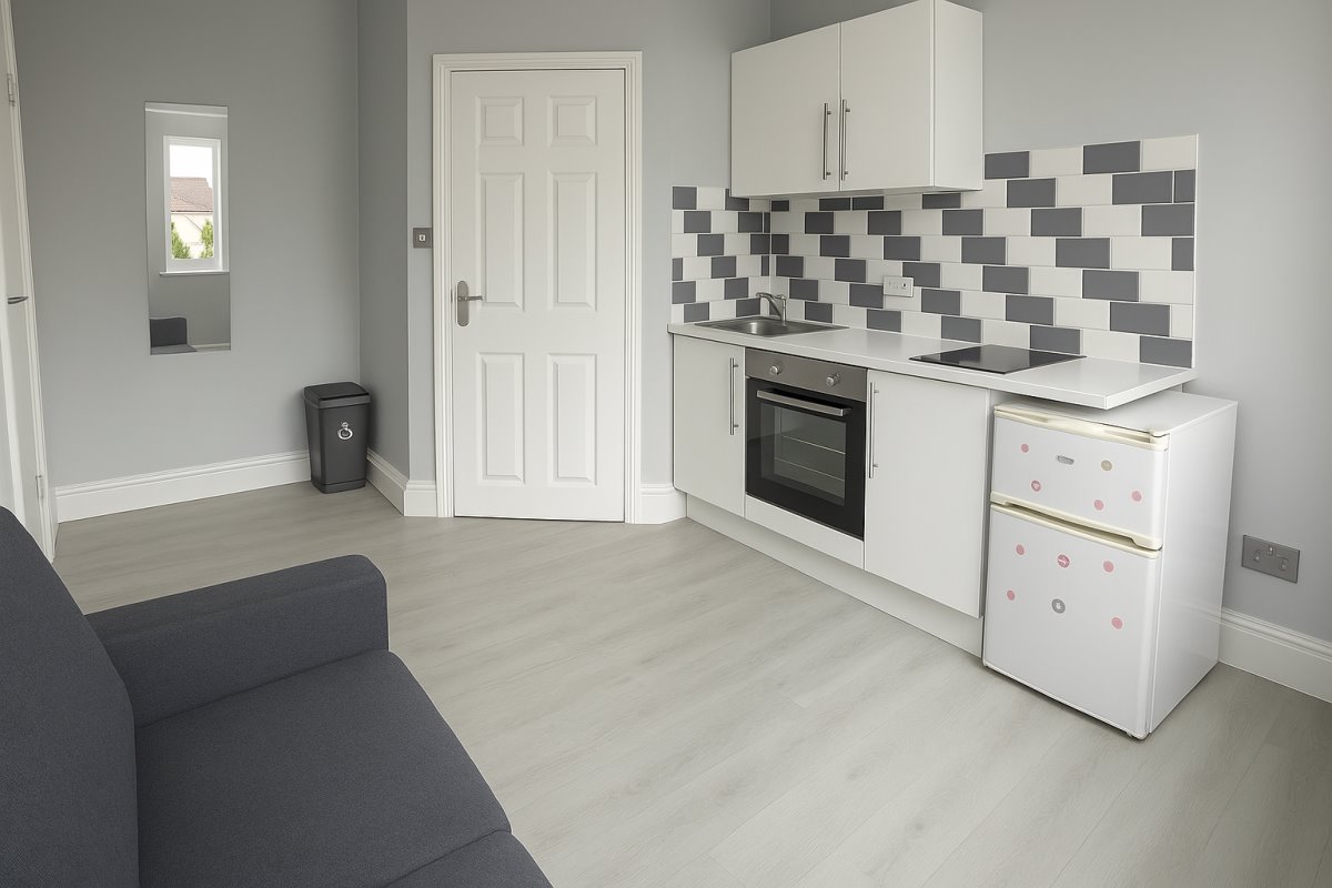 Flat E, 89, Leeside Crescent, Temple Fortune photo 2
