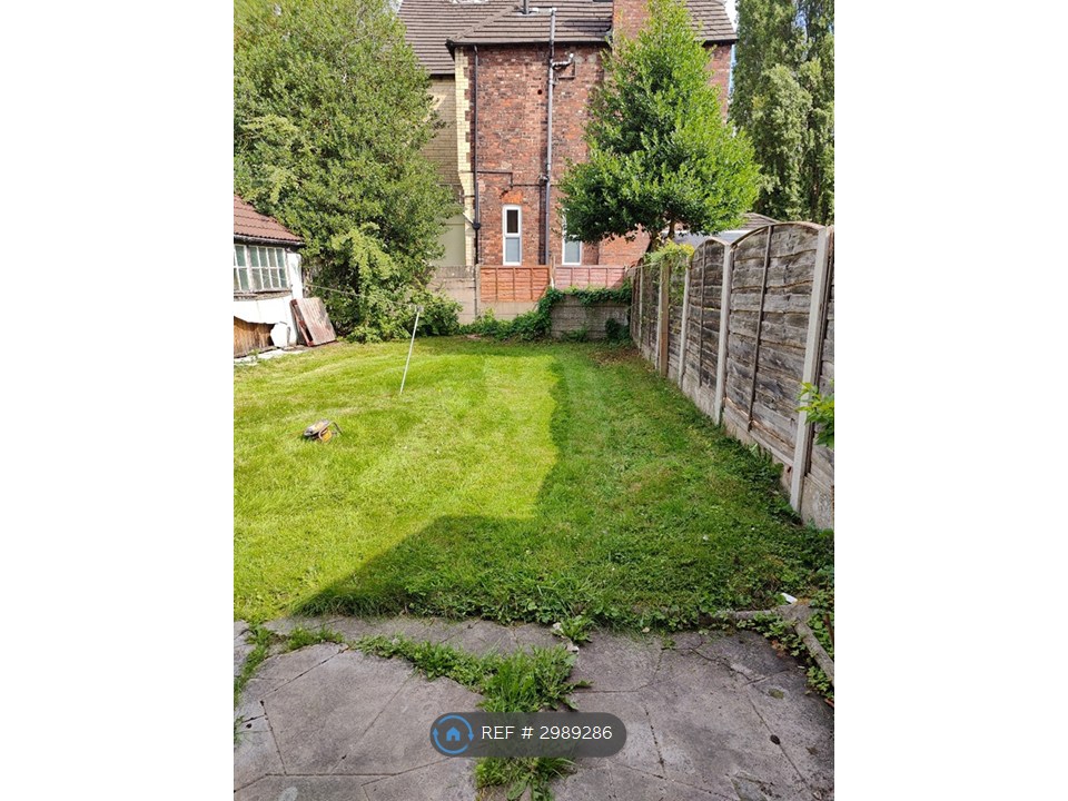 Sandhurst Avenue, Manchester photo 3