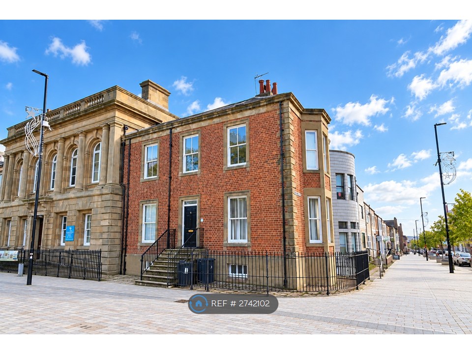 2-bed flat on Northumberland Square, North Shields, £850/mo