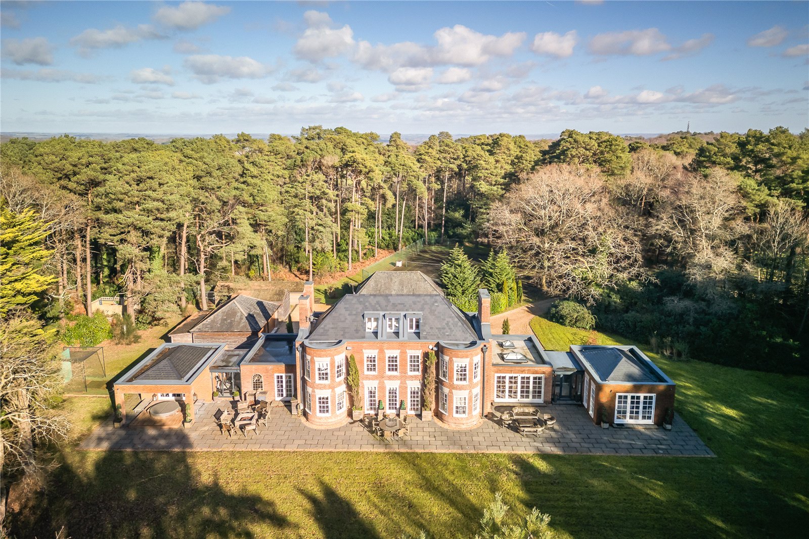 6 bedroom detached house for sale 0