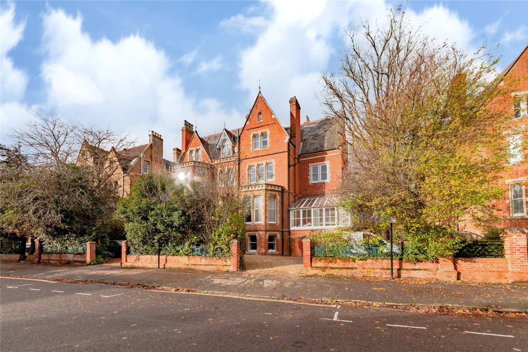 4 bedroom flat for sale 0