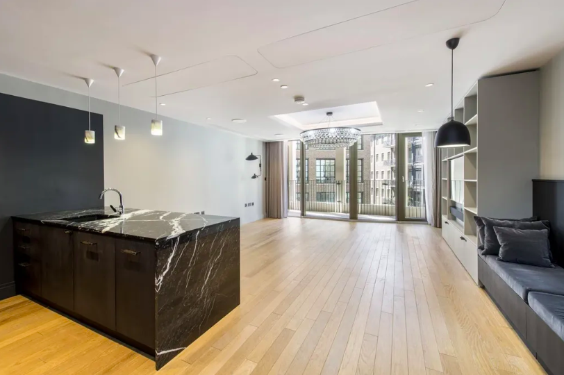 3 bedroom flat for sale in London