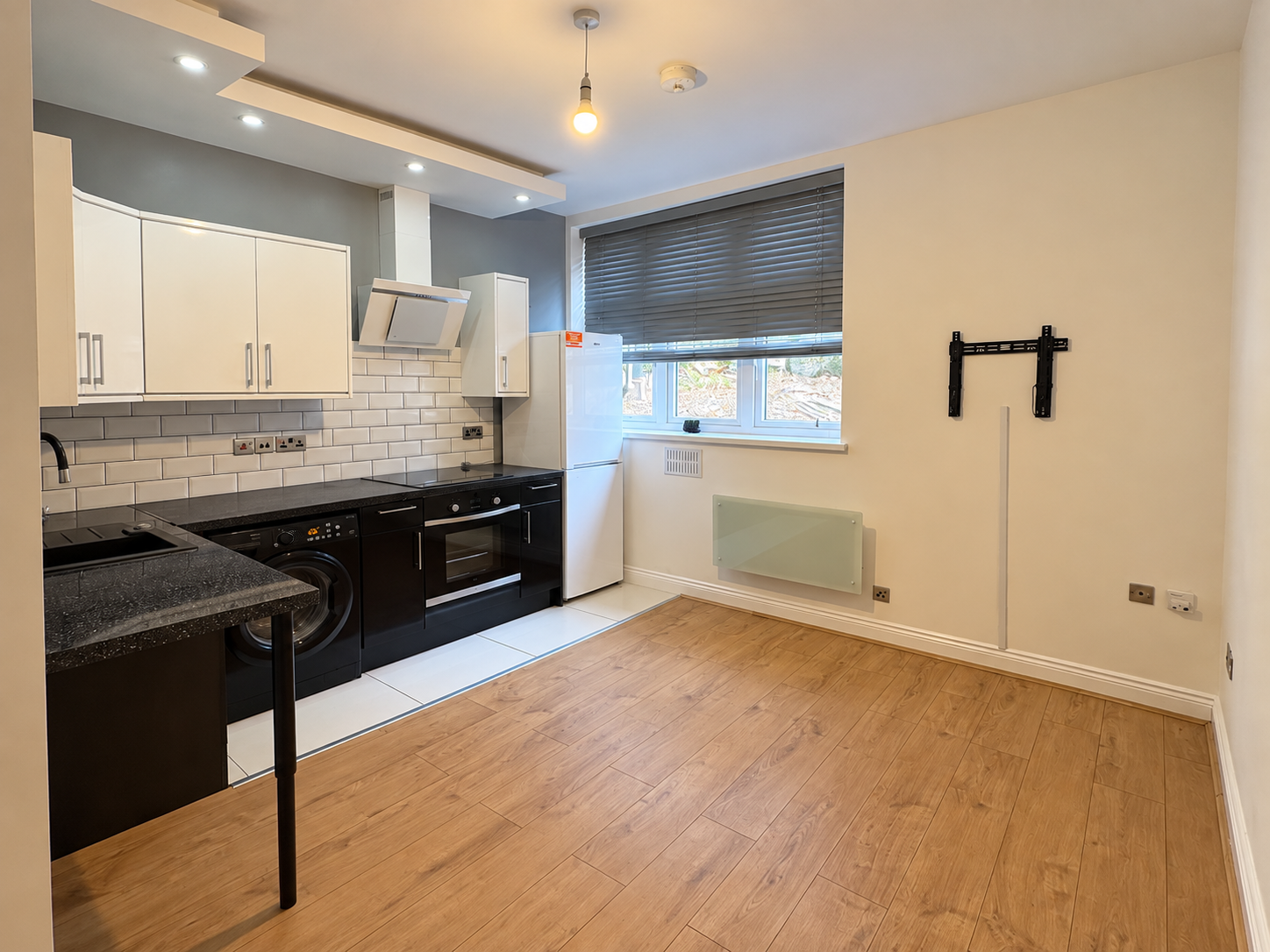Flat 13, Mill House, Southall photo 2