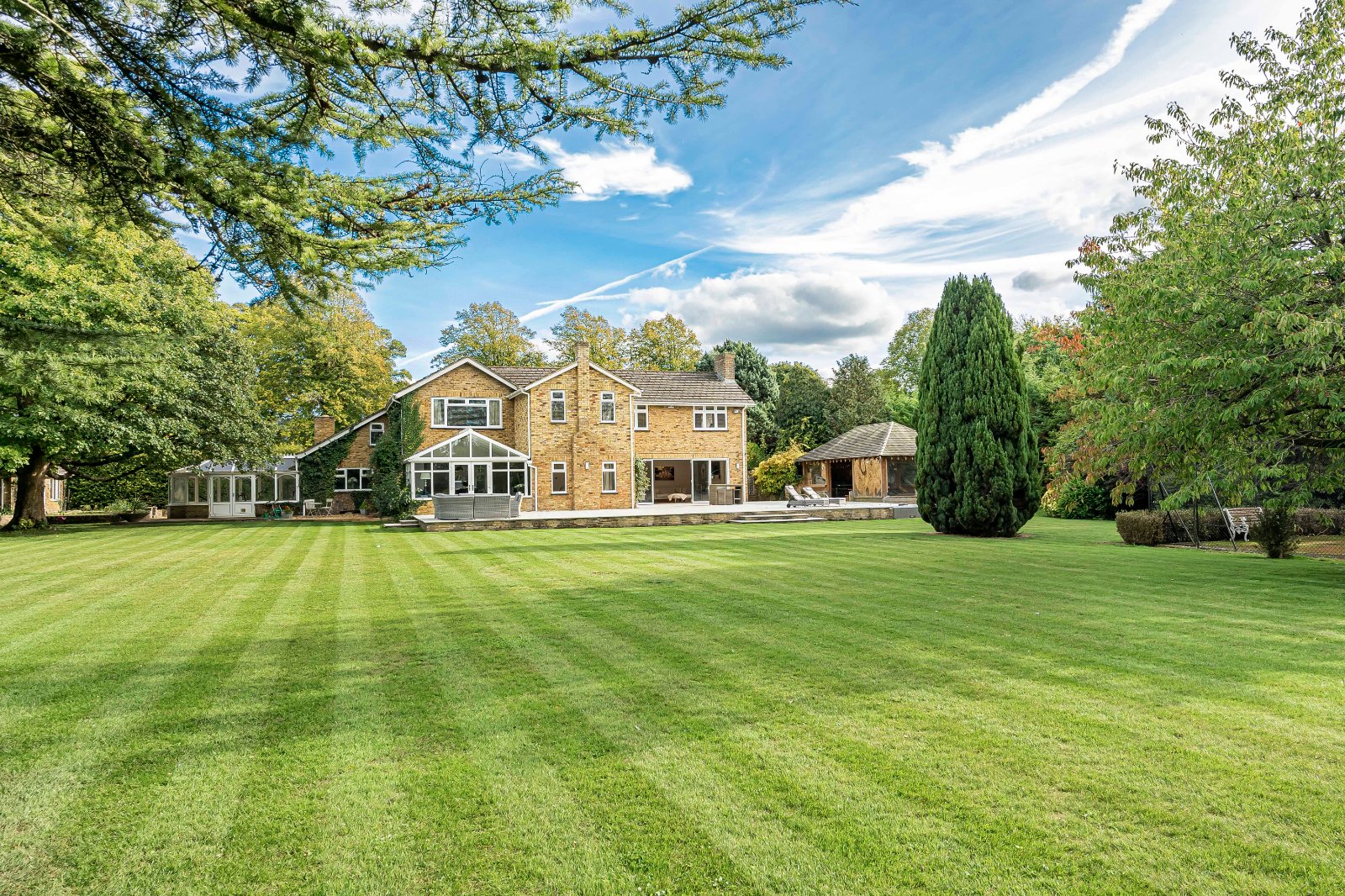 5 bedroom country house for sale 0