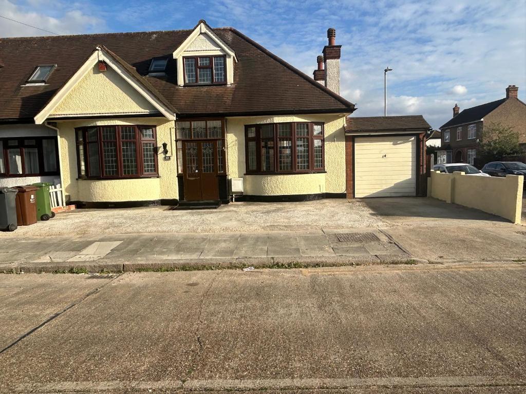 chadwell heath, romford photo 2