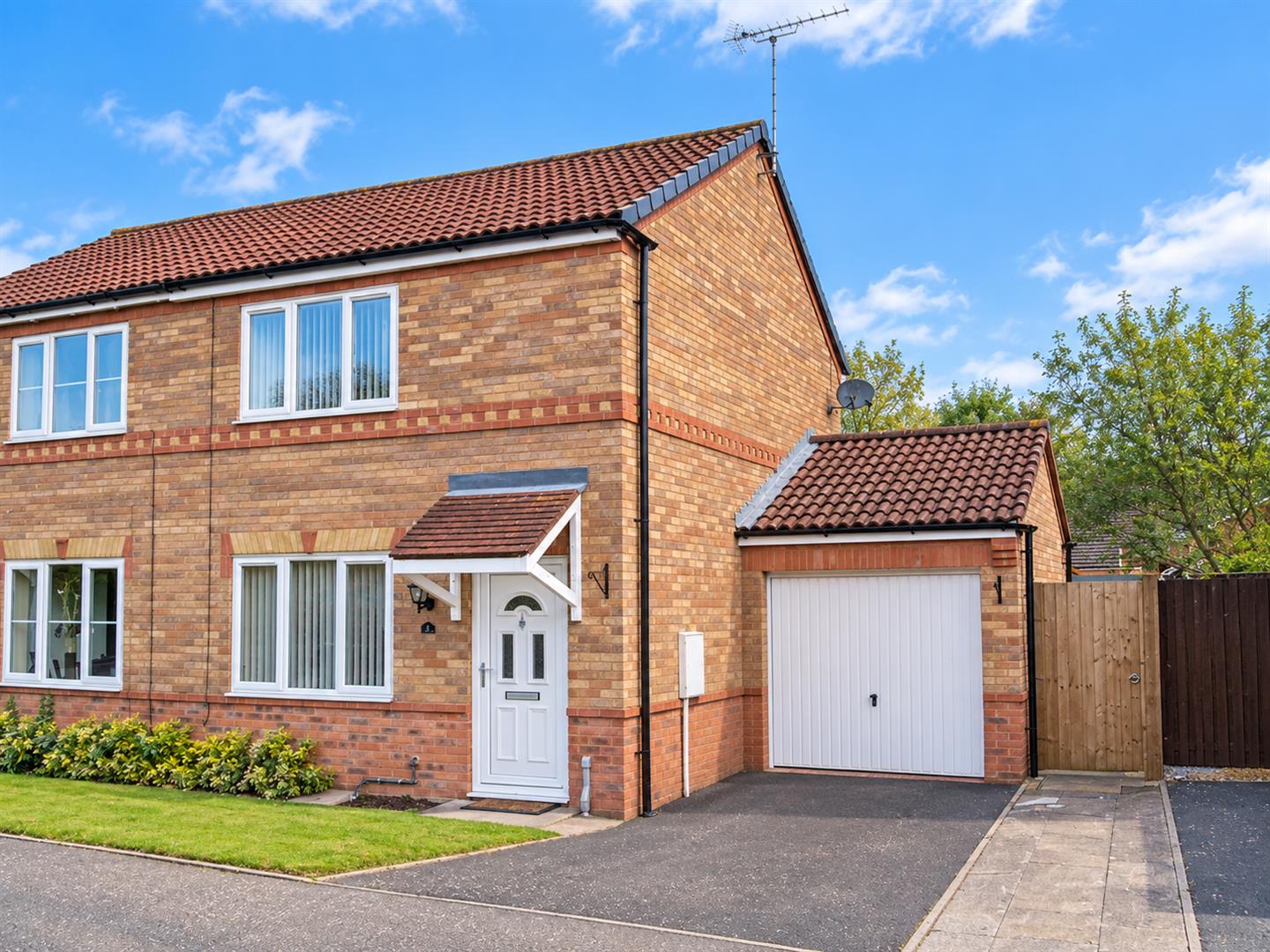 2-bed semi-detached on 8, Langer Close, Burton On Trent, £950/mo