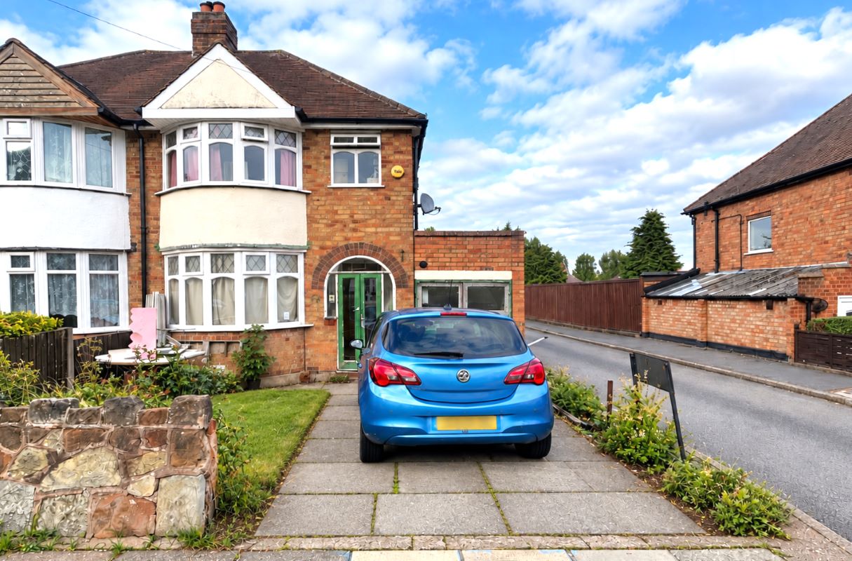 3 bed semi-detached house for sale