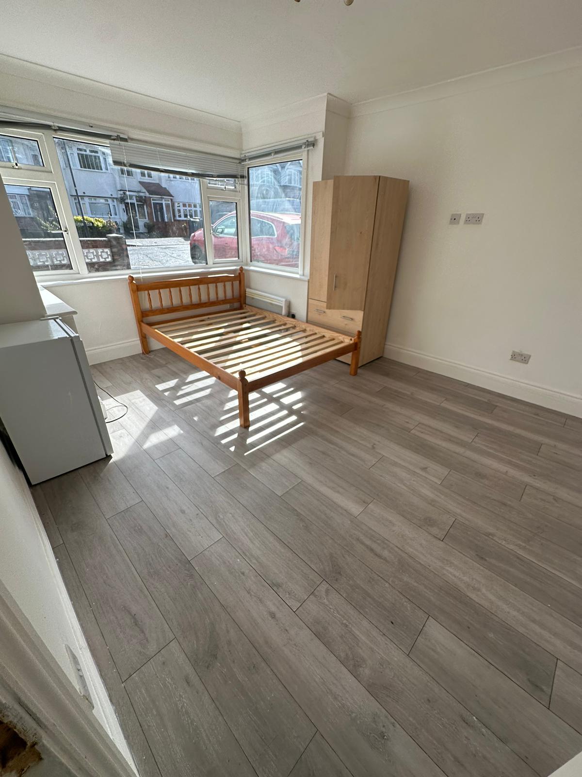 Waverley Road, Rayners Lane photo 2